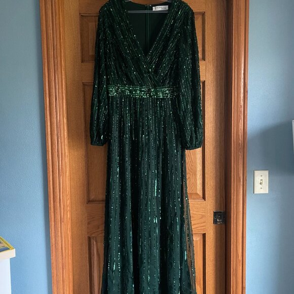 NWT $598 Size 10 Mac Duggal Sequined Wrap Over Puff Sleeve Gown - Picture 5 of 5